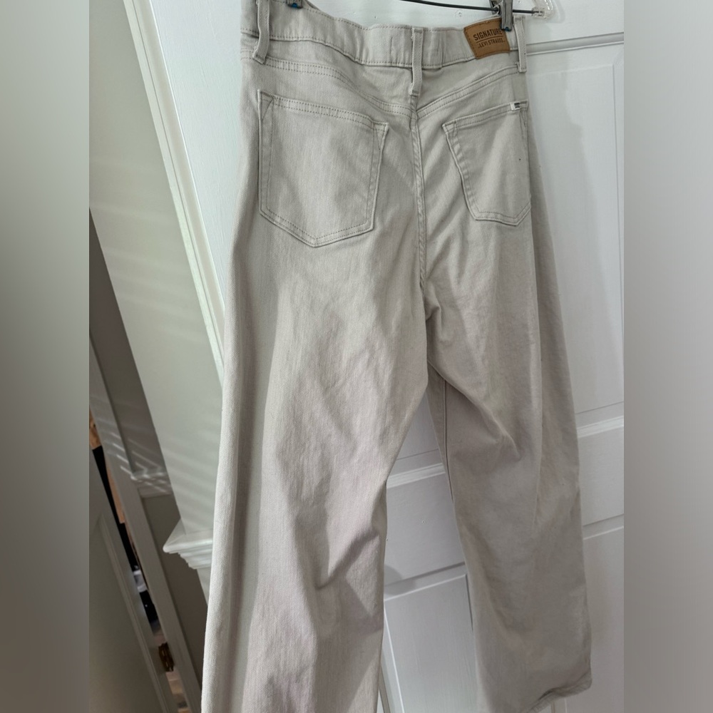 Signature high waisted Levi tan jeans